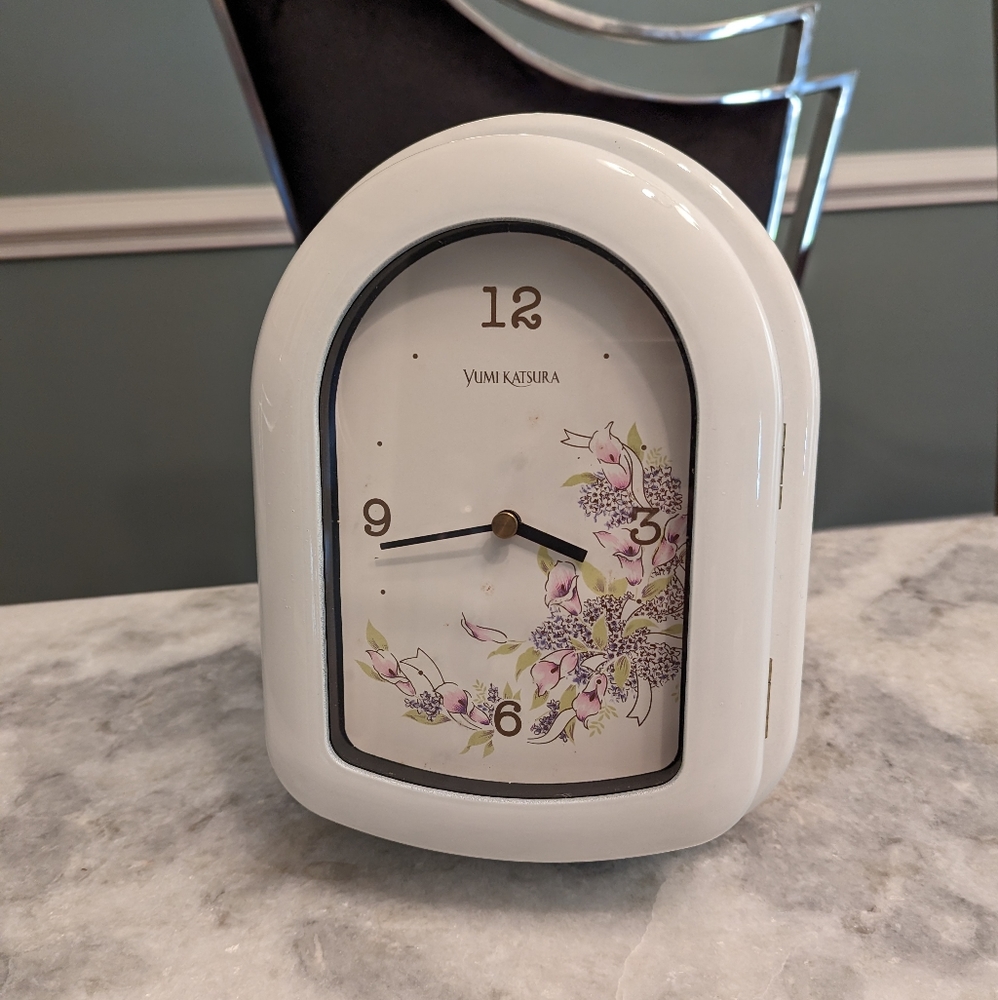 Yumi Katsura clock and key hanger